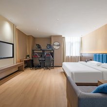 云缨电竞酒店(会展中心通泰路地铁站店)