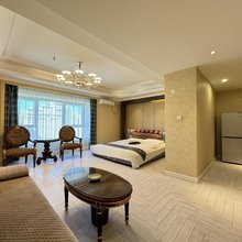 致臻美宿公寓(群力远大购物中心体育公园地铁站店)