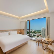 云兮酒店(红高路地铁站西华大学店)