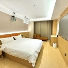 向云端智选民宿(泰安高铁站店)