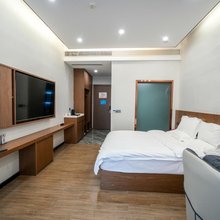 主场电竞酒店(南充营山店)