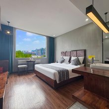 龙山派阁大酒店