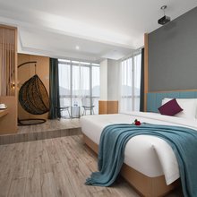 蛋壳酒店(长沙梅溪湖东地铁站店)