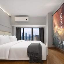 银白漫旅民宿(五一广场IFS国金中心店)