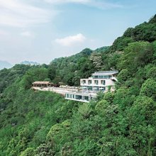 青城山·月近人悬崖私汤美宿