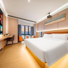 铂兴酒店(八公里轻轨站店)