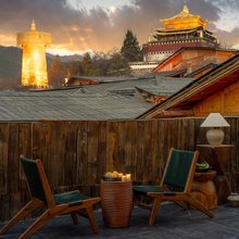 野杜鹃AZALEAS设计师民宿(独克宗古城大佛寺转经筒店)