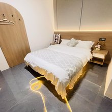 旺季酒店公寓(厦门海沧马青路地铁站店)