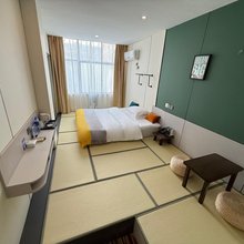 界首七彩创意酒店