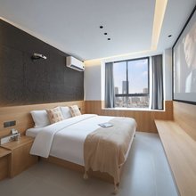 城市之光·设计师影院民宿(淮安浩源汽配城店)