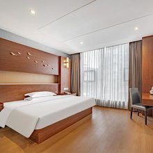 广州久龙酒店(罗甸明珠中央广场店)