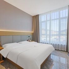 前城往驿·四季顺酒店式公寓(通化万达广场店)