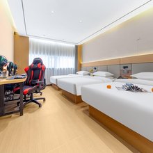 竞酷·电竞酒店(太原小店通达街地铁站店)