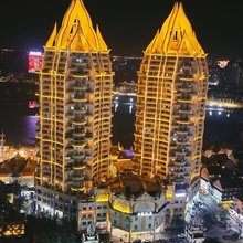 景洪澜浮轻奢美宿(告庄星光夜市店)