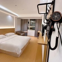 龙湾贵宾商务酒店(武汉市江夏职业技术学院江夏第四中学店)