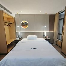 子源民宿(平南财富广场店)