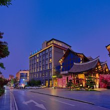 曲靖·标灿悦莱·中式园林度假酒店(万达外滩文化旅游区店)