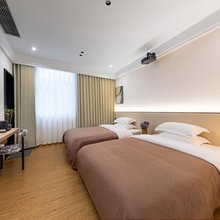 瓷畔·溪语民宿(景德镇陶溪川创意广场店)