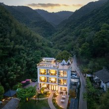 流水影落·溪畔Lightluxury花园民宿(莫干山国际旅游度假区店)
