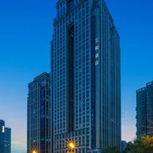 三和酒店(长沙贺龙体育馆黄土岭地铁站店)
