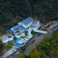 石岭山庄无边泳池山泉民宿(时令SHILING咖啡餐厅浙北大峡谷店)