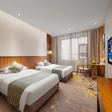 华顺智能酒店(化州市府广场店)