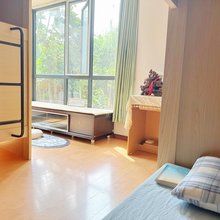 明亮的女生青旅