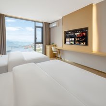 西江千户苗寨龙门假日酒店(西门游客中心店)