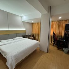 极客电竞民宿(壹克拉公馆店)