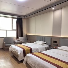 华隆商务宾馆(阿拉尔威尼斯商业街店)