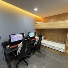 住吧界卓威电竞酒店(大连西安路交大夜市店)