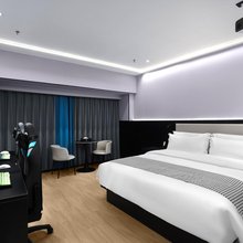 白鲸电竞酒店(梅溪湖东地铁站店)