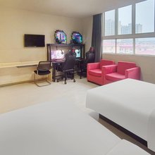 本色电竞酒店(启东文峰大世界店)