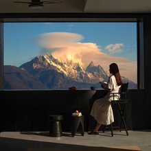 麓鸣·山赞|雪山IMAX电影画框·日照金山揽景云宿(丽江古城店)