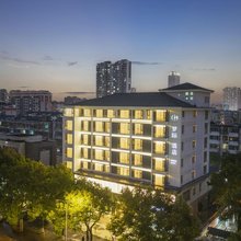 梦际酒店(苏州东吴龙湖天街石湖东路地铁站店)