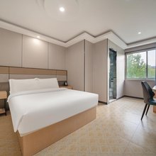 上海凰冠168快捷酒店(航津路地铁站店)