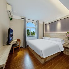 文星酒店(广州华南师范大学石牌校区华景路地铁站店)