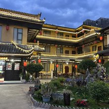 普者黑傍山花院民宿