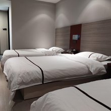 曼都酒店(红钢城地铁站武钢总医院店)