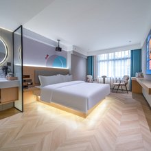 热度响港·智能影音民宿(贵阳甲秀楼青云路店)