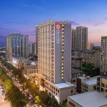 仟那千寻酒店(西安霸城门地铁站凤城四路店)