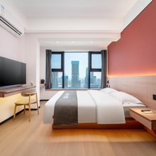 寒舍艾美智能影音民宿(济南高铁西站山东国际会展中心店)