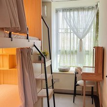 闺蜜星球全女生青旅(宝安翻身地铁站店)