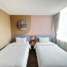 秦硕酒店(鄂尔多斯鄂托克旗棋盘井政府店)