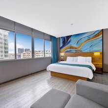 兰丽百合E Hotel(阳江汽车总站君怡广场店)