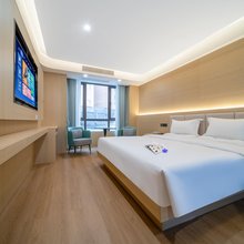 贵阳希曼多彩酒店(黄河路北大资源缤纷广场店)