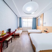 见山喜度假民宿(西部影视城漫葡演绎小镇店)