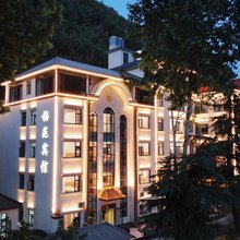 老君山梅苑宾馆(中灵索道店)