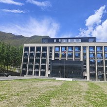 白玉察青松多酒店