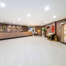 华彩酒店(财富中心秦隆步行街店)